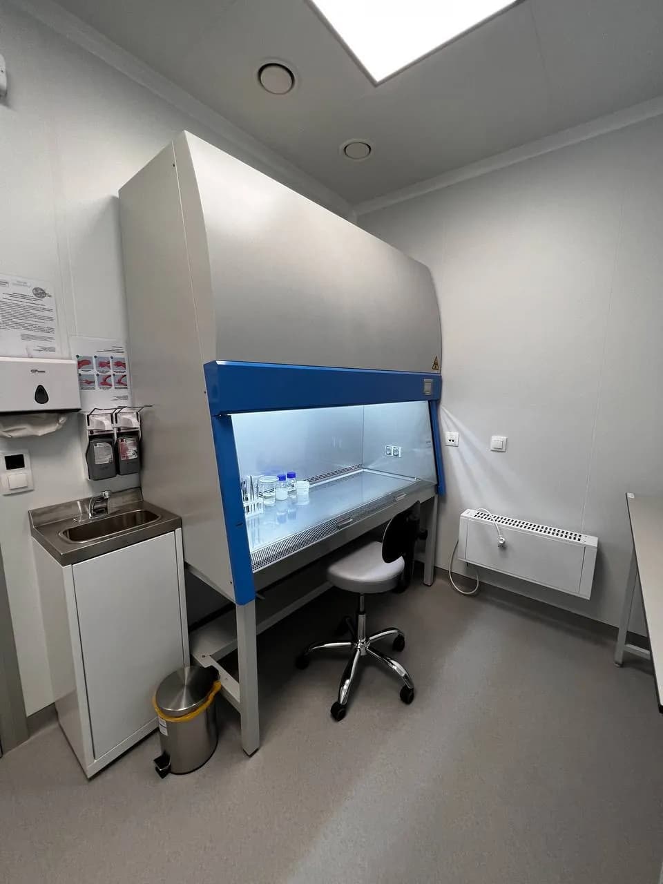 Laminar flow cabinet